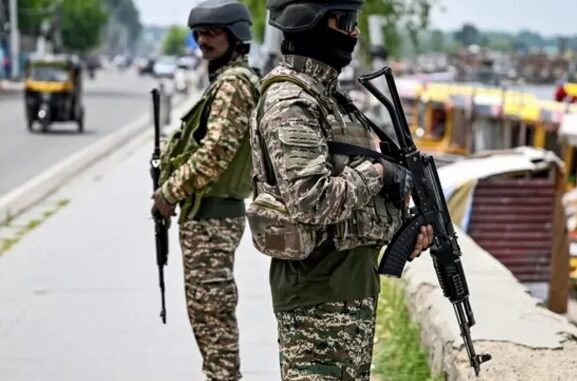 Des militaires indiens près de la frontière avec le Pakistan, le 6 mai 2025