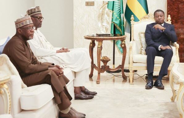 Faure Gnassingbé et la délégation des ministres africains des affaires étrangères...