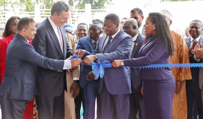 Inauguration de l'Usine textile Star Garments..