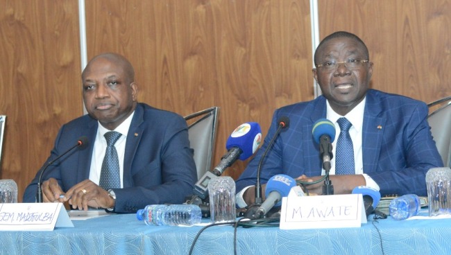 Des membres du gouvernement, lors de la conférence de presse..