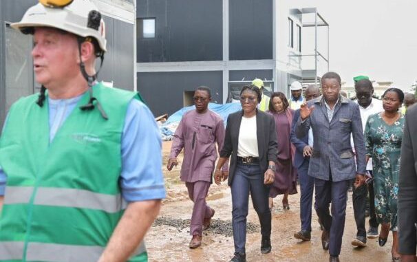 Faure Gnassingbé, en visite de terrain au CHU Kara..