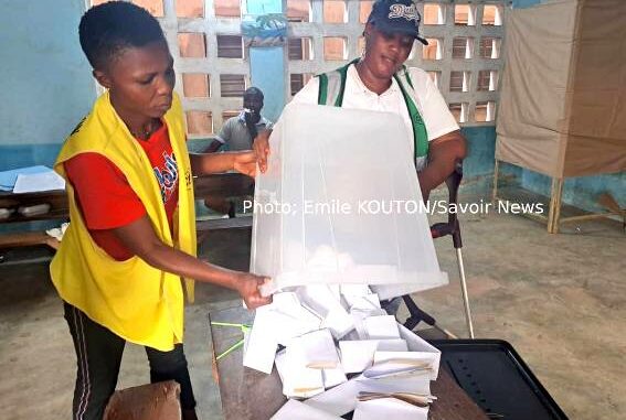 Le dépouillement dans un bureau de vote le 17 juillet 2025 à Lomé. Photo - Emile KOUTON