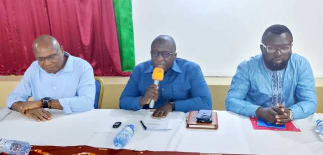 La table d'honneur à l'ouverture de la rencontre..