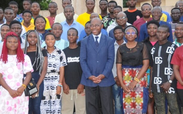 M.Tchiakpè et des lauréats...