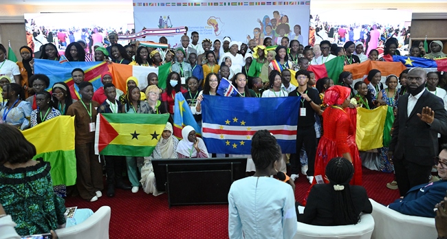 Des jeunes participants au Sommet des filles de l'AOC